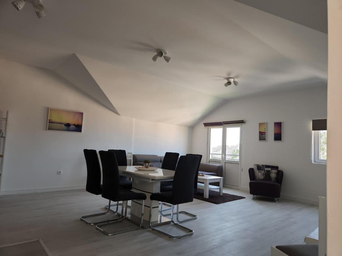 Apartmani Mia Sorajic Petrovac Exterior foto