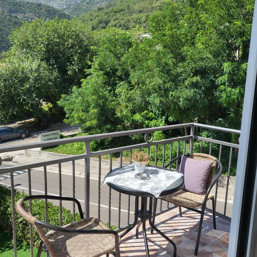 Apartmani Mia Sorajic Petrovac Exterior foto