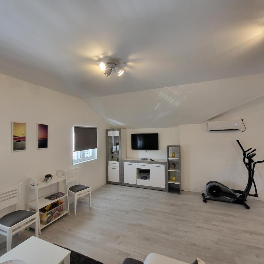 Apartmani Mia Sorajic Petrovac Exterior foto