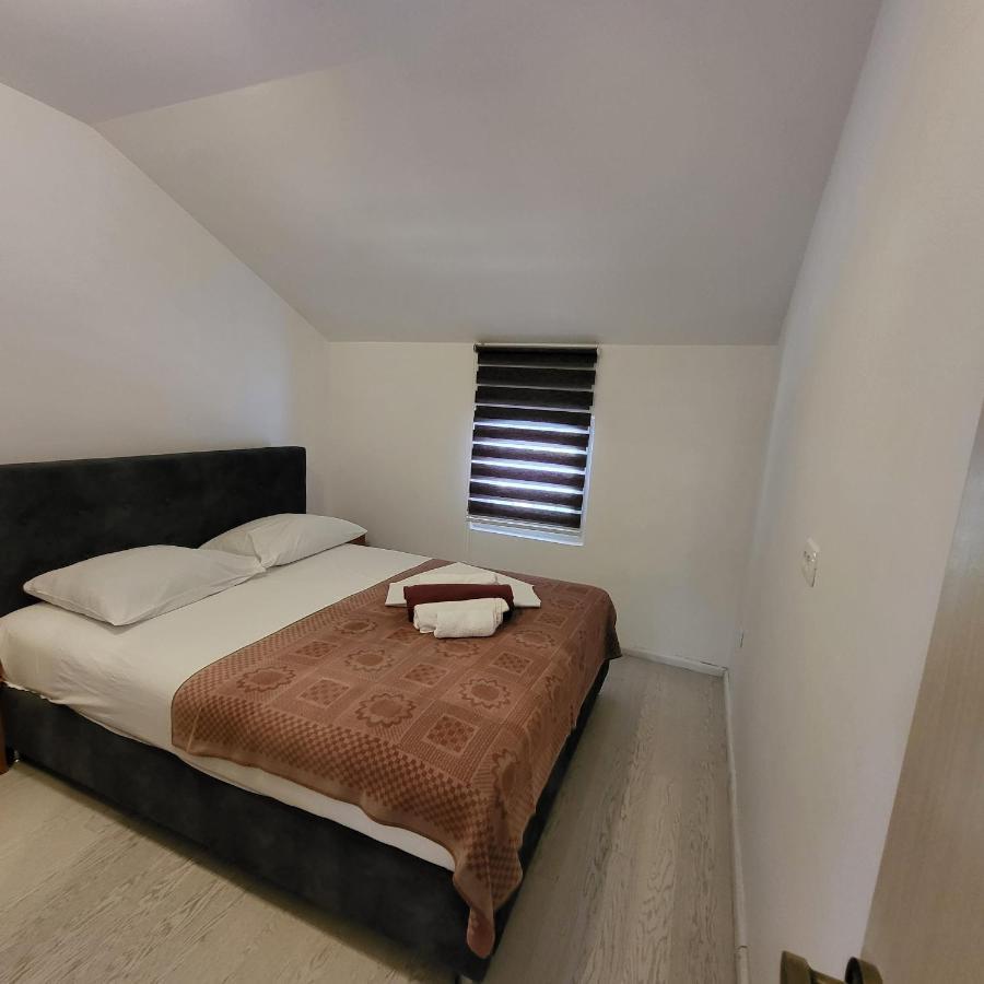 Apartmani Mia Sorajic Petrovac Exterior foto