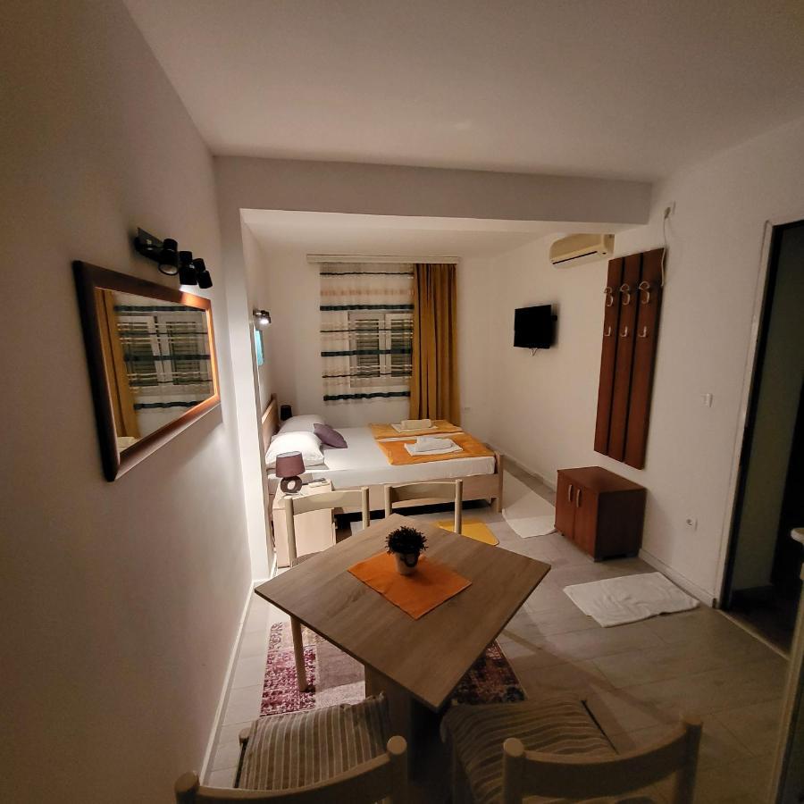 Apartmani Mia Sorajic Petrovac Exterior foto